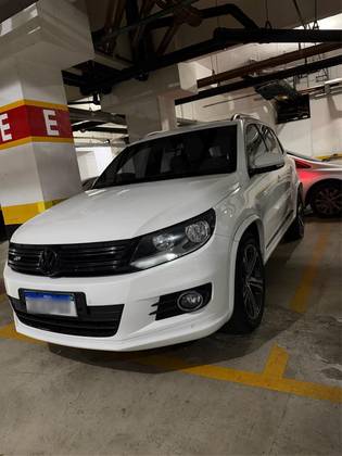 VOLKSWAGEN TIGUAN 2.0 TSI R-LINE 16V TURBO GASOLINA 4P TIPTRONIC VOLKSWAGEN TIGUAN 2.0 TSI R-LINE 16V TURBO GASOLINA 4P TIPTRONIC